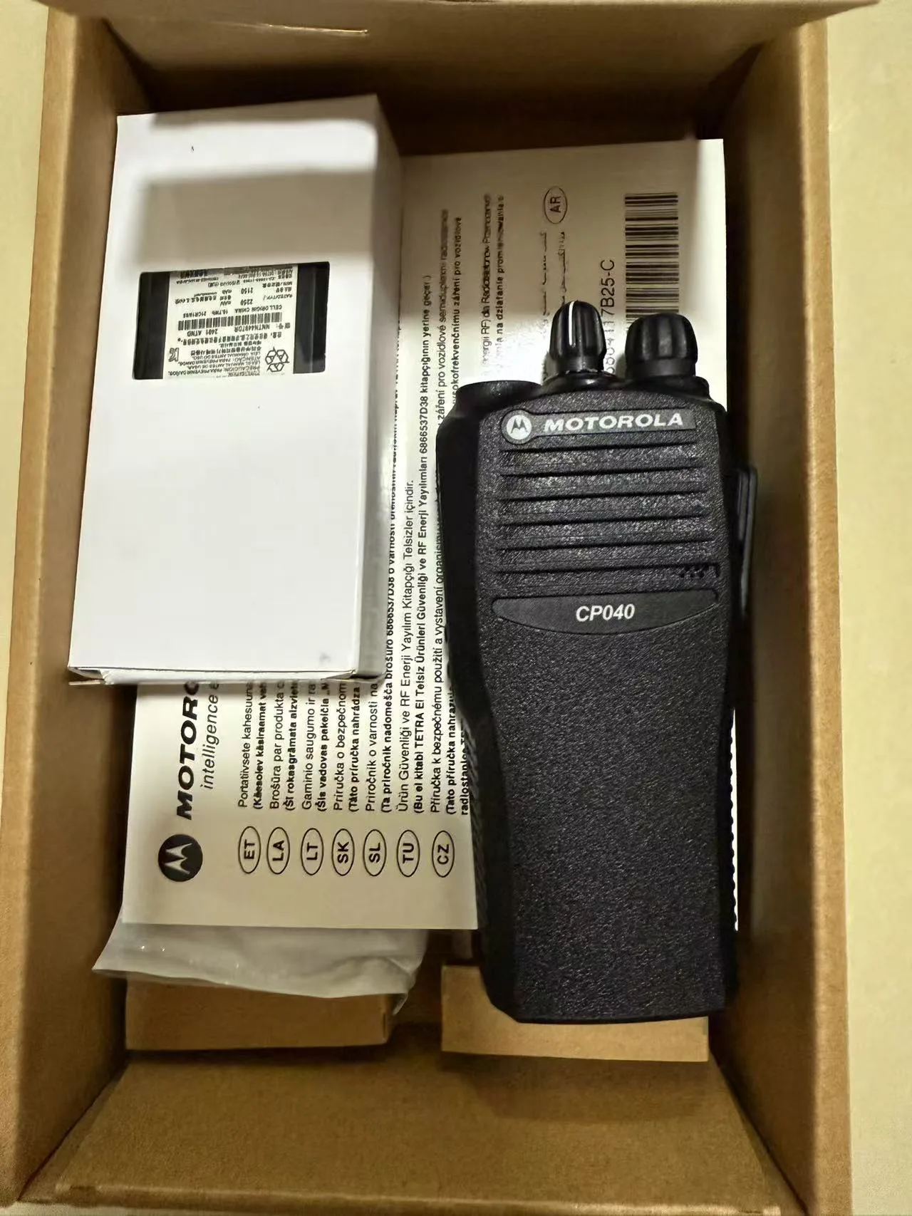 Motorola Cp040 Two Way Radio - in-hand use Motorola CP040 Funkgerät
