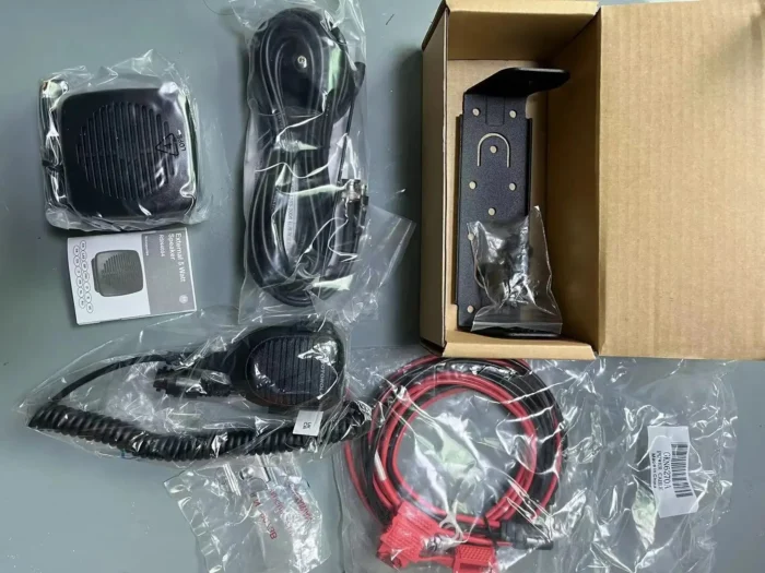Motorola Mtm5400 Two Way Radio - package contents