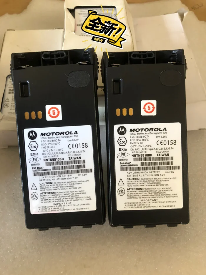 Motorola NNTN5510R Two Way Radio - close-up