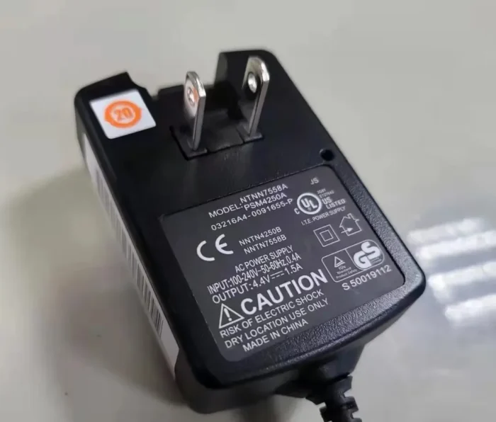Motorola NNTN7558 Two Way Radio - detail view