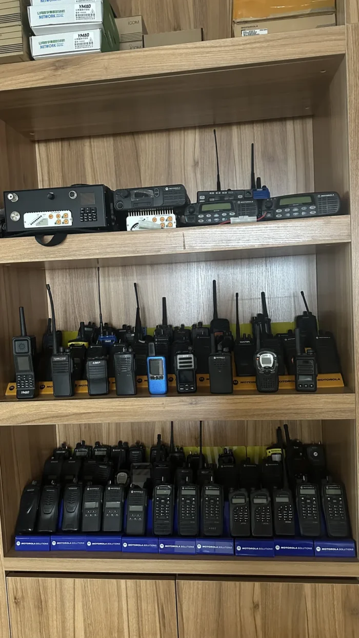 Motorola Pmad4119 Two Way Radio - package contents