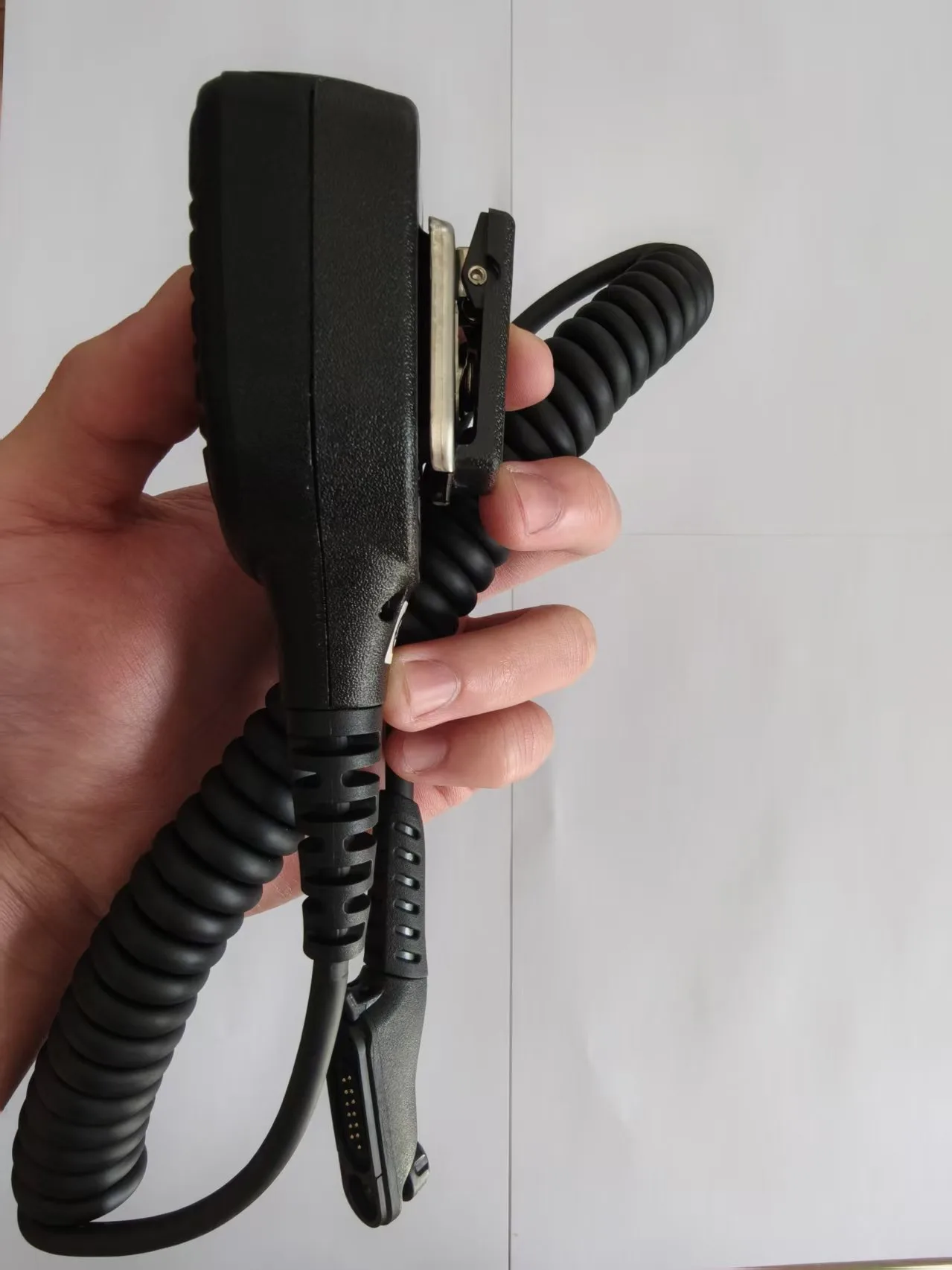 Motorola PMMN4066 Two Way Radio - in-hand use Motorola PMMN4066 Radio Dua Arah