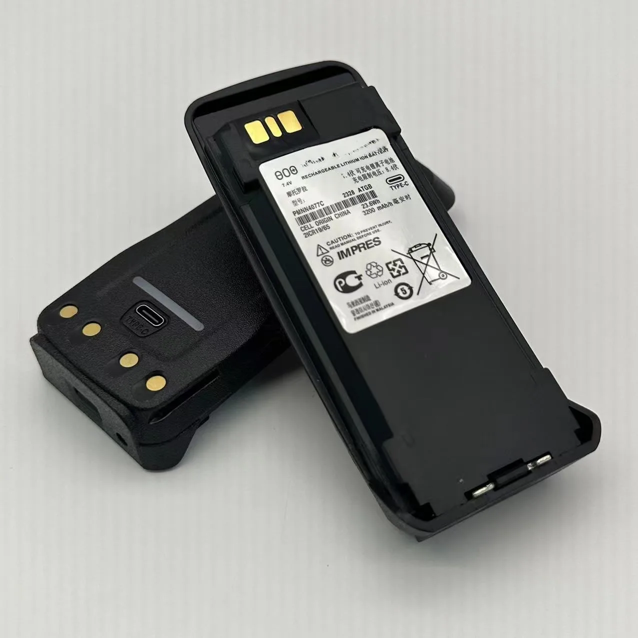 Motorola Pmnn4065 Two Way Radio - package contents Motorola Pmnn4065 Two Way Radio - package contents