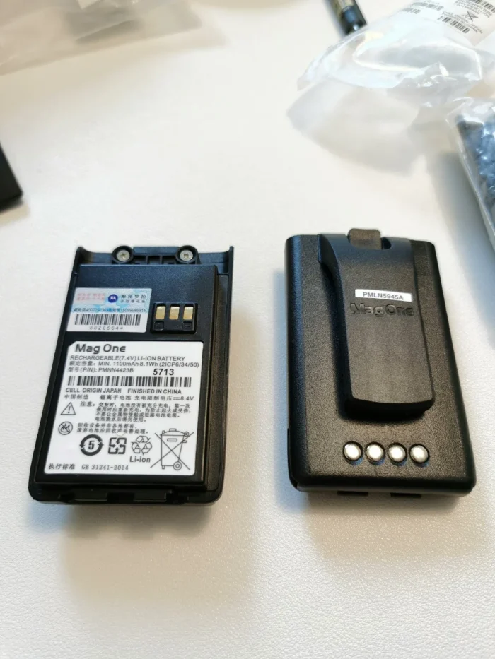 Motorola Pmnn4423 Two Way Radio - package contents