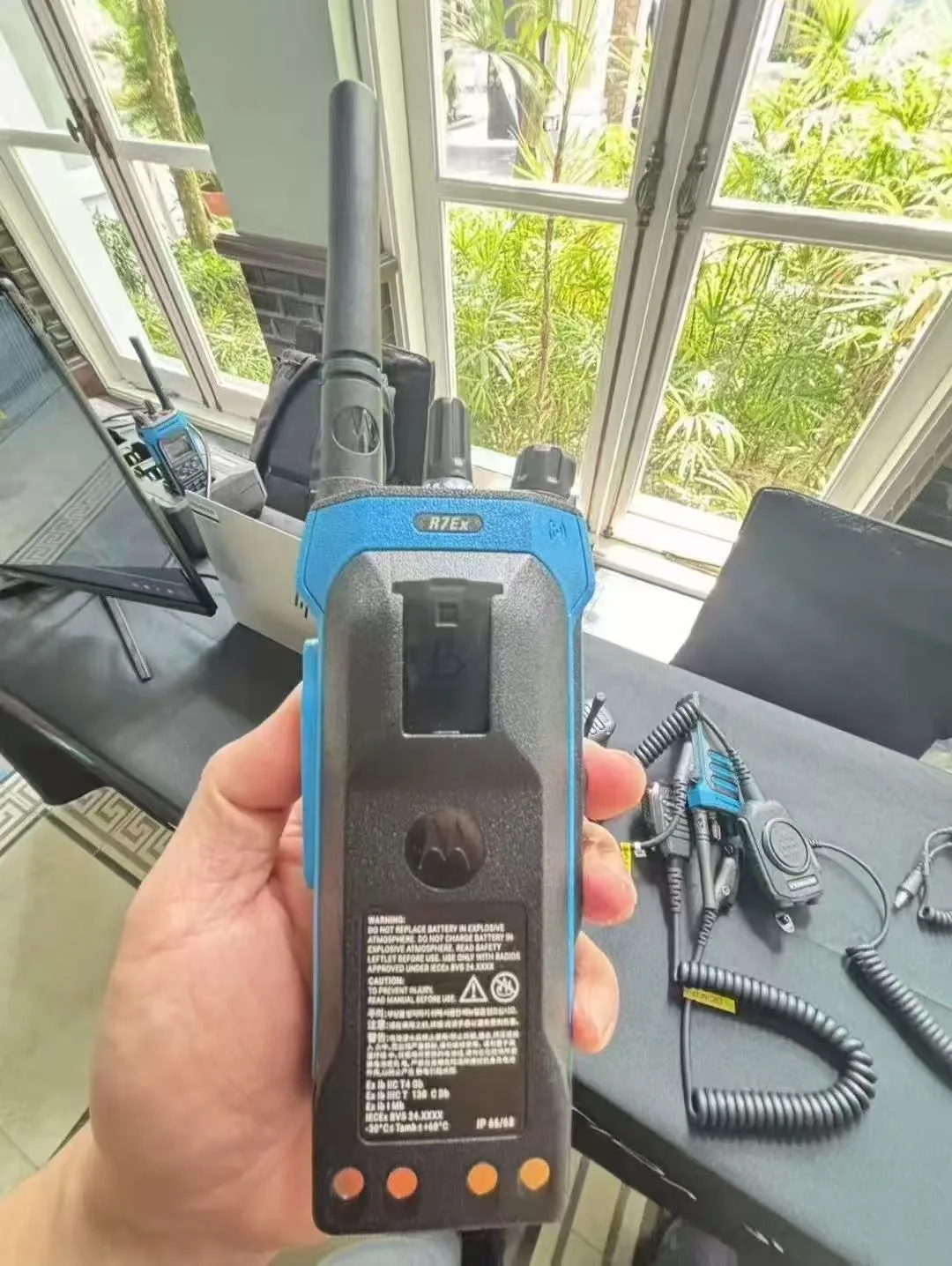 Motorola R7ex Two Way Radio - package contents Motorola R7ex Funkgerät