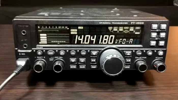 Yaesu FT-450D Two Way Radio - detail view